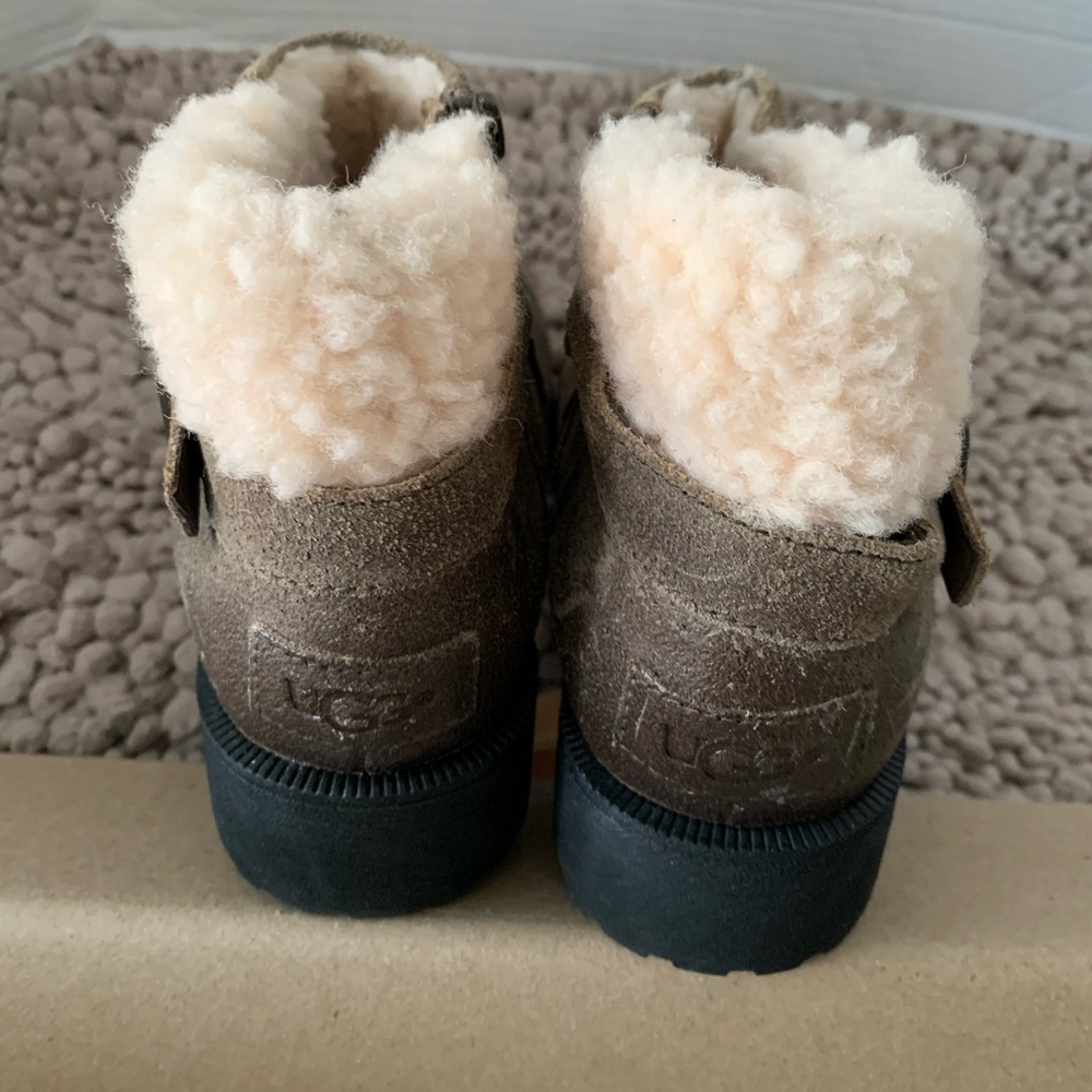 Ugg brown benson  bootie      NWOT - Picture 3 of 6